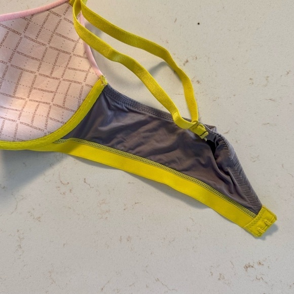 𝅺Victoria’s Secret Uplift Semi Demi bra 34B - Picture 6 of 9